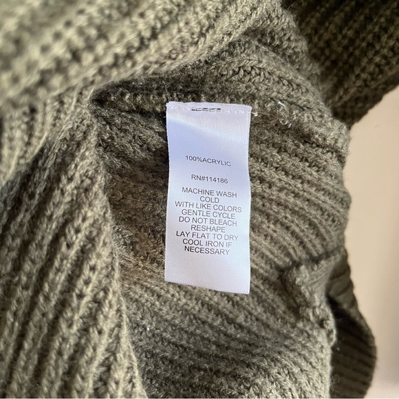 89th + MADISON sweater - Picture 9 of 9